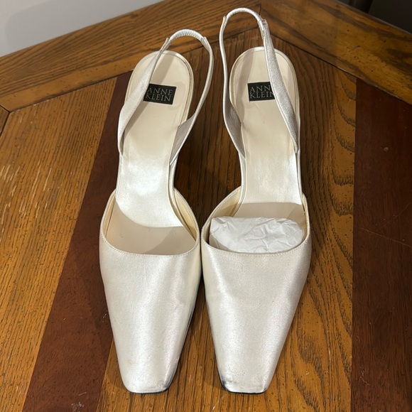 ⭐️ Anne Klein Satin Heels - Picture 1 of 4